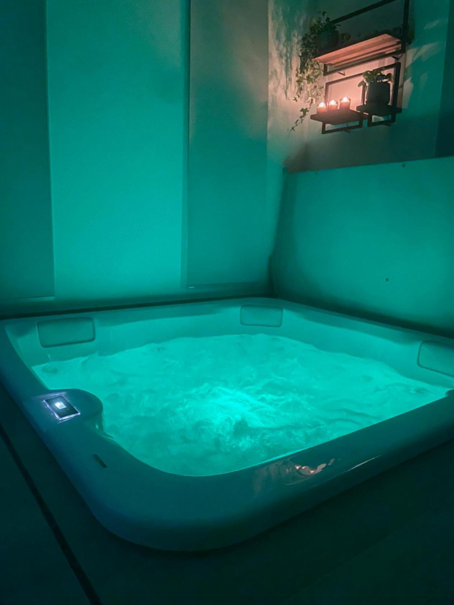 Logement Avec Jacuzzi Joucas Exteriör bild