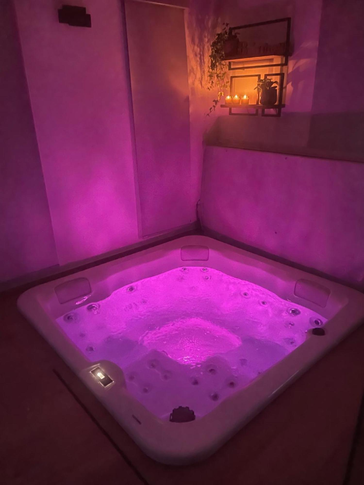 Logement Avec Jacuzzi Joucas Exteriör bild