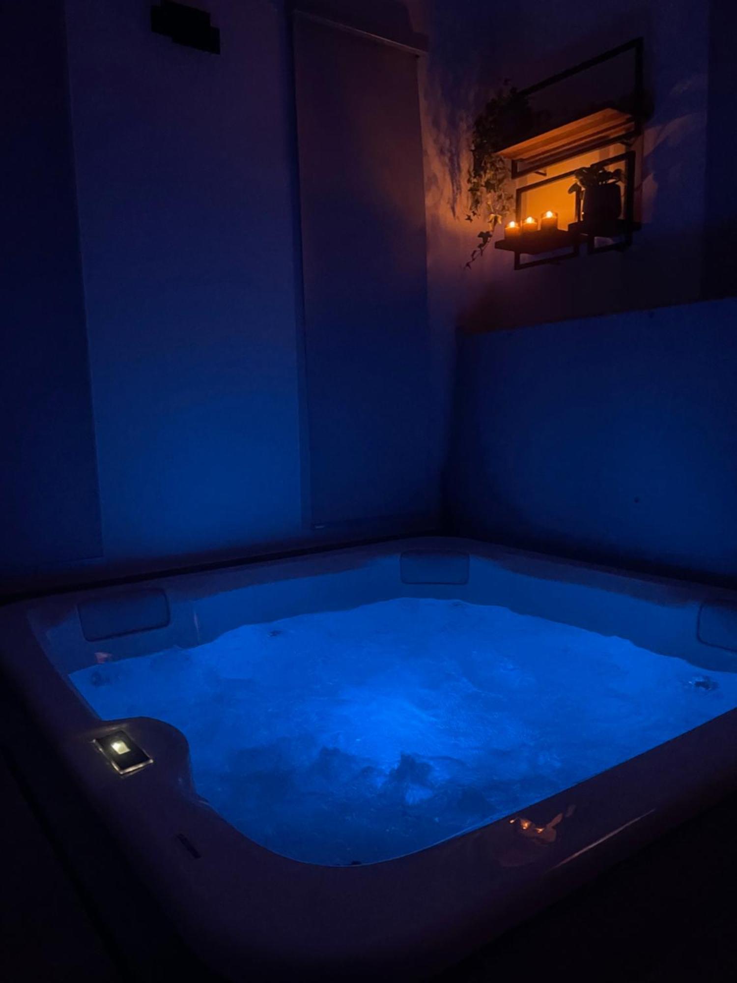 Logement Avec Jacuzzi Joucas Exteriör bild