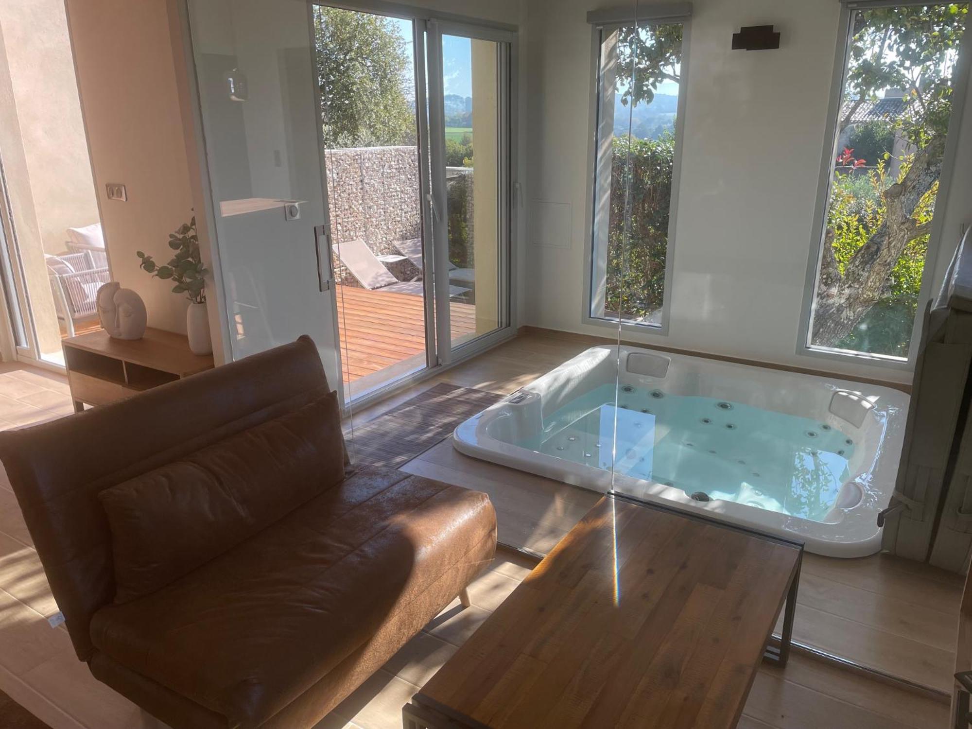 Logement Avec Jacuzzi Joucas Exteriör bild